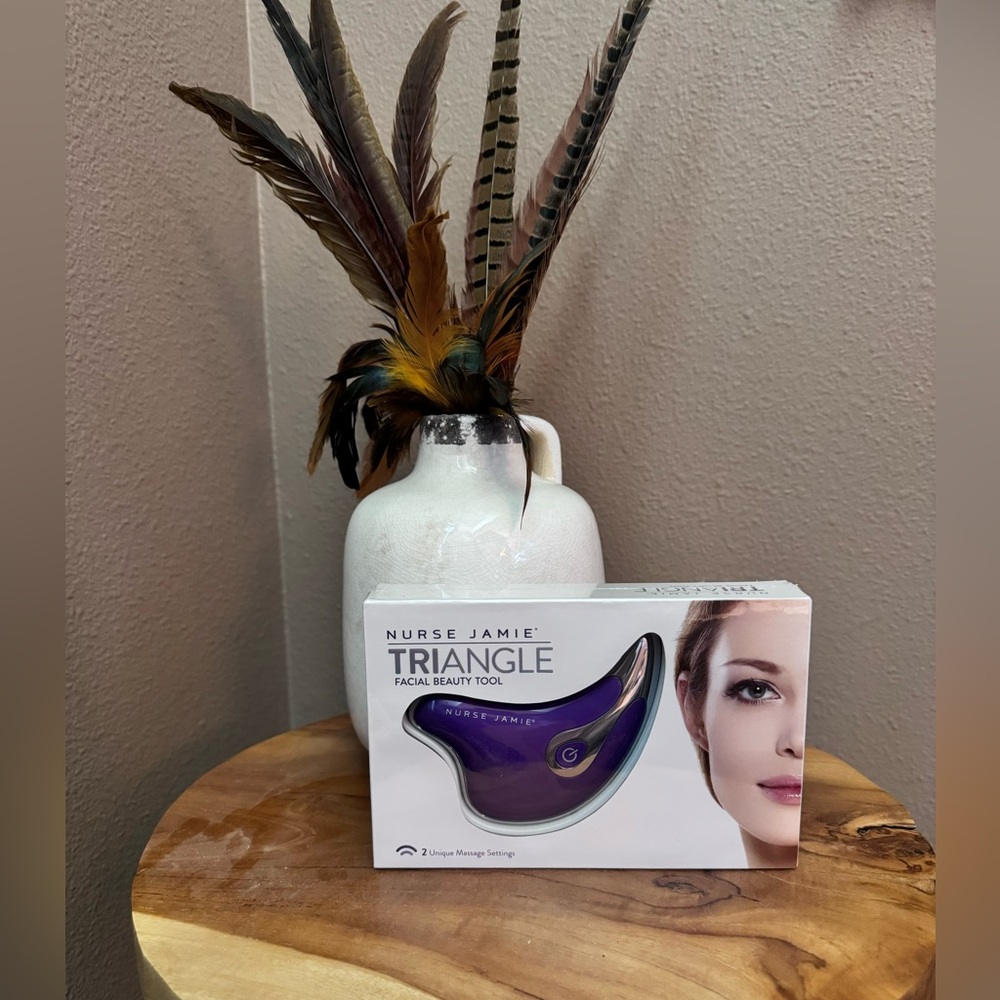 NURSE JAMIE - TRIANGLE FACIAL BEAUTY TOOL NWT…..   STILL SEALED IN PLASTIC